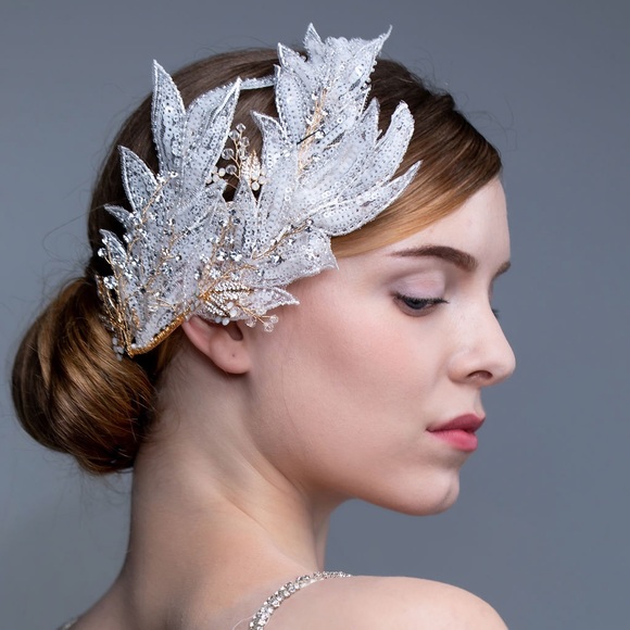 Feather-looking headpiece - Picture 2 of 4